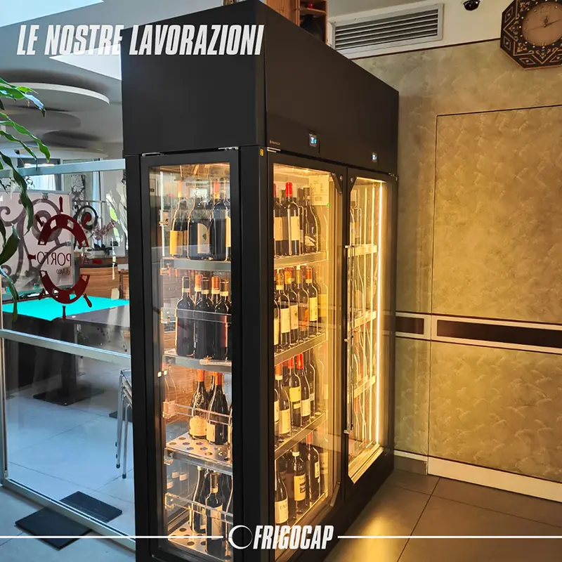 Dettaglio della vetrina refrigerata con motore remoto installata da Frigocap